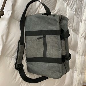 Everlane nylon weekender duffel bag. Dark gray